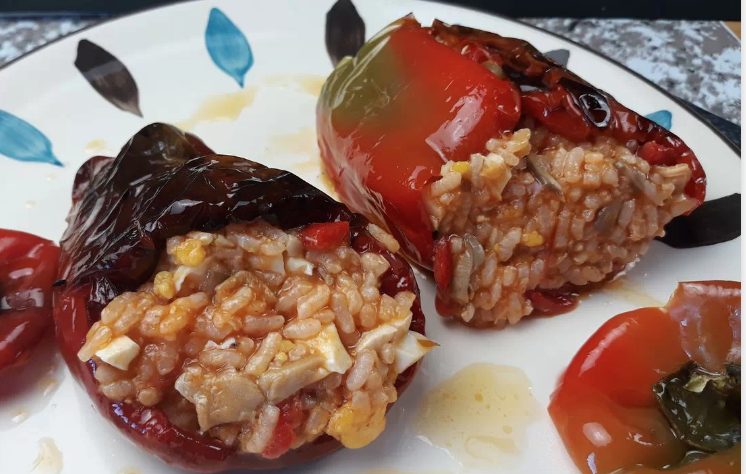 Pimientos rojos rellenos de atún y huevo